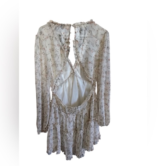 Floral V-Neck Ruffle Dress - Picture 2 of 3